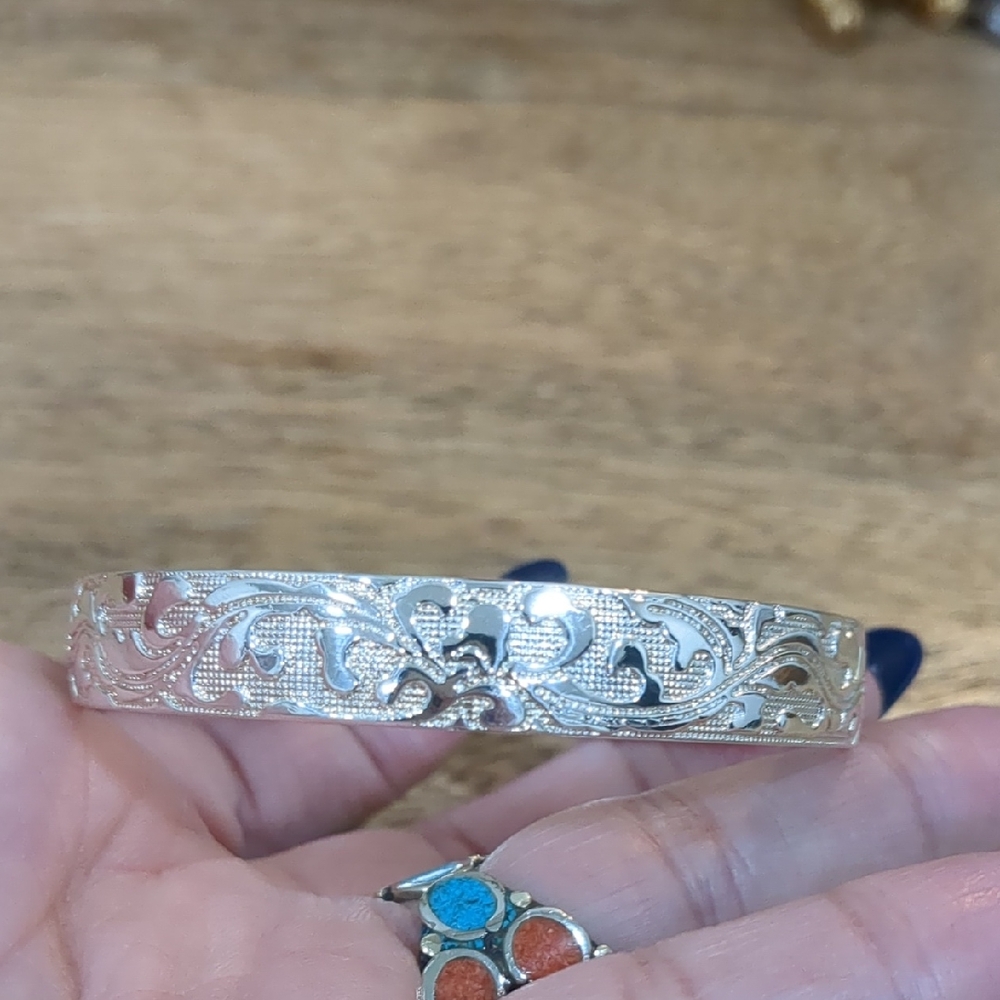 Elegant Silver Filigree Cuff